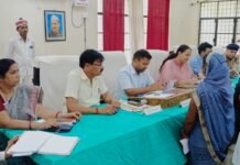 कुशीनगर :- जिलाधिकारी ने शिकायत पत्रों को गहनता से सुना, कुल 53 आवेदन पत्रों में से मात्र 08 का निस्तारण