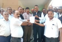 कप्तानगंज : अधिवक्ता प्रोटेक्शन, बीमा, पेंशन आदि माँगों को लेकर सौंपा ज्ञापन