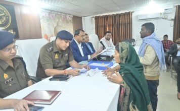 डीएम की अध्यक्षता में सम्पूर्ण समाधान दिवस का किया गया आयोजन, सुनी गई फ़रियाद