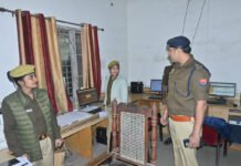 पुलिस अधीक्षक कुशीनगर सन्तोष कुमार मिश्रा द्वारा थाना रामकोला का किया गया आकस्मिक निरीक्षण, दिये गये आवश्यक दिशा-निर्देश