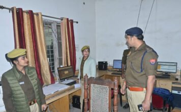 पुलिस अधीक्षक कुशीनगर सन्तोष कुमार मिश्रा द्वारा थाना रामकोला का किया गया आकस्मिक निरीक्षण, दिये गये आवश्यक दिशा-निर्देश