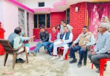 पीड़ित परिवार से मिले वैश्य पार्टी के सदस्य, बढ़ाया ढाढ़स