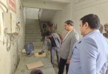 जिलाधिकारी ने किया ईवीएम-वीवीपैट वेयरहाउस व कैमरों एवं उपकरणों का निरीक्षण