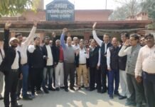 अधिवक्ता संशोधन बिल के विरोध में सड़क पर उतरे अधिवक्ता, न्यायिक कार्य से किया विरत