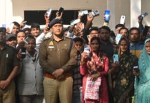 जनता के खोये हुए 117 अदद मोबाइल फोन को बरामद कर उनके स्वामियों को किया गया सुपुर्द