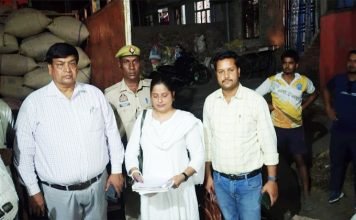 कुशीनगर: अवैध गेहूं की कालाबाजारी व भंडारण करने के मामले में चला प्रशासन का चाबुक, क्षेत्रीय विपणन अधिकारी ने पकड़ा 110 क्विंटल गेहूं