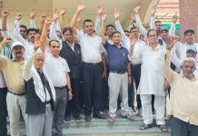 अधिवक्ताओं ने तहसीलदार के विरुद्ध खोला मोर्चा, तहसीलदार कोर्ट का किया बहिष्कार