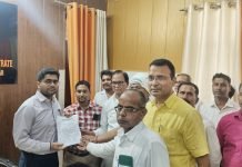 आतंकवाद पर कठोर कार्यवाही के लिए अधिवक्ताओं ने सौंपा ज्ञापन