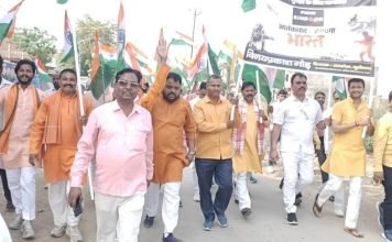 जवानों के सम्मान में निकाली गई तिरंगा यात्रा, देश के वीर जवानों को किया सलाम