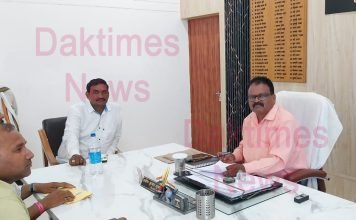 कप्तानगंज : खंड विकास अधिकारी अखण्ड प्रताप ने संभाला कार्यभार, सरकारी योजनाओं को समय पर पूरा करने का दिया निर्देश