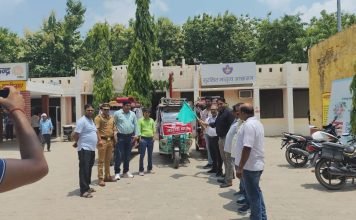 कम संतान सुखी इंसान परिवार नियोजन जागरूकता हेतु सारथी वाहनों को किया गया रवाना