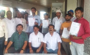 खाद्य सुरक्षा प्रशिक्षण प्राप्त करने वाले व्यापारियों में बांटे गए प्रमाण पत्र