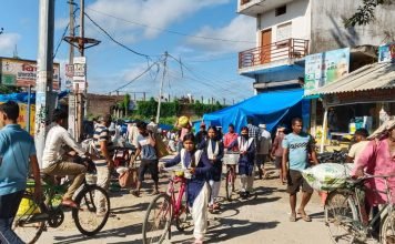 खड्डा: सड़क पर सब्जी व फल विक्रेताओं का अतिक्रमण, रोजाना लगता है जाम राहगीर, स्कूली बच्चों, वाहन चालक हो रहे परेशान