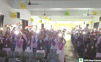 सरस्वती देवी महाविद्यालय में “तिरंगा संगीत समारोह” का आयोजन, विद्यार्थियों ने हाथों में तिरंगा झंडा लेकर जताया उत्साह