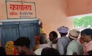 खड्डा:- सहकारी साधन समिति पर मूल्य रेट से अधिक दामों पर बेची जा रहीं है यूरिया, किसान परेशान मचा हाहाकार