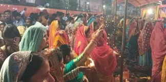 खड्डा : अपनी दिव्य खूबसूरती को बिखेरता जटाशंकर पोखरा पर छठ व्रतियों ने उगते सूर्य को अर्घ्य देकर किया परिवार व लोककल्याण की मंगलकामना