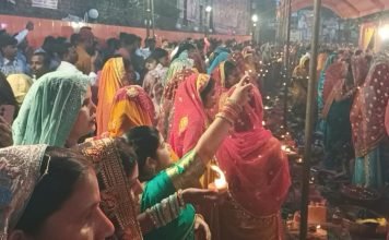 खड्डा : अपनी दिव्य खूबसूरती को बिखेरता जटाशंकर पोखरा पर छठ व्रतियों ने उगते सूर्य को अर्घ्य देकर किया परिवार व लोककल्याण की मंगलकामना