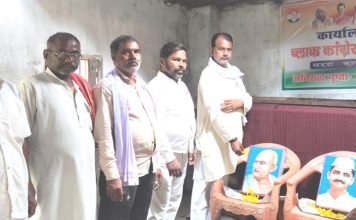 ब्लॉक कांग्रेस कमेटी खड्डा कार्यालय पर मनाई गई महात्मा गांधी जी व लाल बहादुर शास्त्री जी की जयंती