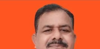 ब्लॉक कांग्रेस कमेटी ने रेलवे स्टेशन पर यात्रियों को मिलने वाली सुविधा तथा जनहित से सम्बन्धित माँगों का ज्ञापन सौंपा
