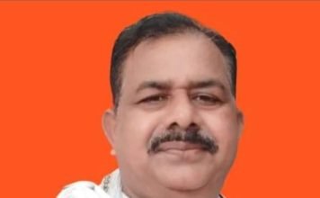 ब्लॉक कांग्रेस कमेटी ने रेलवे स्टेशन पर यात्रियों को मिलने वाली सुविधा तथा जनहित से सम्बन्धित माँगों का ज्ञापन सौंपा