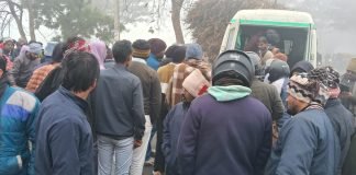 कुशीनगर : गन्ना लदी ट्रैक्टर ट्राला की चपेट में आने से 35 वर्षीय युवक की मौत