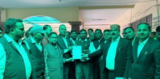 रामपुर में वकील हत्याकांड से अधिवक्ताओं में आक्रोश, राज्यपाल को संबोधित ज्ञापन उपजिलाधिकारी को सौंपा