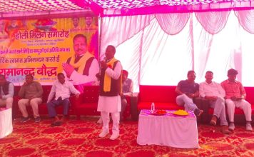 अबीर-गुलाल संग संवाद का संगम, होली मिलन में सजी आत्मीयता की महफिल