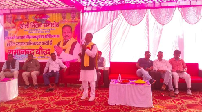 अबीर-गुलाल संग संवाद का संगम, होली मिलन में सजी आत्मीयता की महफिल