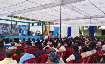 कांशीराम जयंती पर खड्डा में सामाजिक एकता का भव्य संगम, जनसेवक पवन दूबे ने पुष्पवर्षा कर किया स्वागत