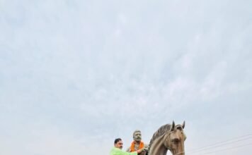 शिवाजी का स्वाभिमान, राष्ट्र का अभिमान” — खड्डा में गूंजा पराक्रम का जयघोष, विधायक विवेकानंद ने अर्पित की श्रद्धांजलि