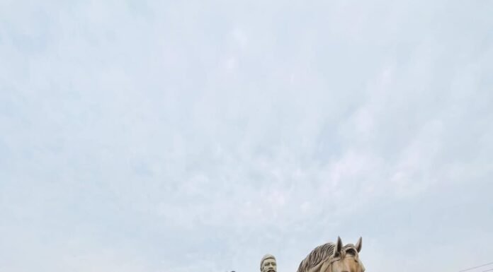 शिवाजी का स्वाभिमान, राष्ट्र का अभिमान” — खड्डा में गूंजा पराक्रम का जयघोष, विधायक विवेकानंद ने अर्पित की श्रद्धांजलि