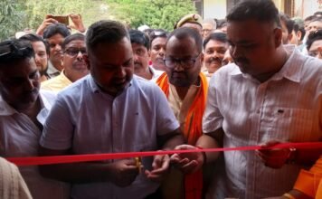 ग्रामीण प्रतिभाओं को मिलेगा नया आसमान : डीएम ने हाईटेक लाइब्रेरी व आधुनिक सभागार, पीएम माडल आवास का किया लोकार्पण
