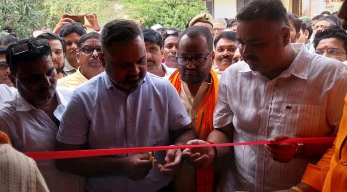 ग्रामीण प्रतिभाओं को मिलेगा नया आसमान : डीएम ने हाईटेक लाइब्रेरी व आधुनिक सभागार, पीएम माडल आवास का किया लोकार्पण