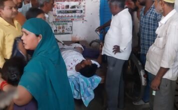 पकड़ी चौराहा के पास तेज रफ्तार कार की टक्कर से बाइक सवार तीन घायल जिसमें एक की हालत गंभीर