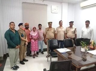 आरपीएफ की सतर्कता से बची महिला की जान, यात्रियों का लाखों का सामान लौटाकर जीता भरोसा
