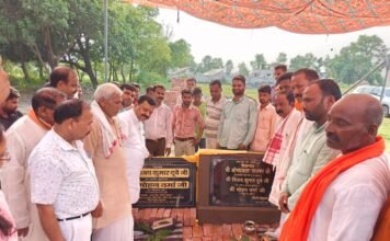 बरवा में विकास की नई इबारत: 1.76 करोड़ की परियोजनाओं का शिलान्यास, पंचायत उत्सव भवन व आरसीसी सड़क की मिली सौगात
