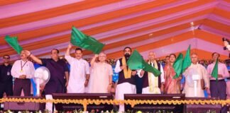 रेल मंत्री ने निभाया वादा: छपरा-दिल्ली और मऊ-दिल्ली एक्सप्रेस को मिली हरी झंडी, दोहरीघाट ट्रेन सेवा का वाराणसी सिटी तक मार्ग विस्तार को हरी झंडी दिखाई