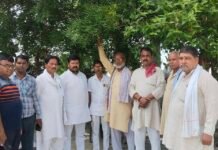 नारायणी का कहर, किसानों की चिंता; कांग्रेस प्रतिनिधिमंडल ने लिया बाढ़-कटान प्रभावित क्षेत्रों का जायजा, उच्चाधिकारियों से की तत्काल हस्तक्षेप की मांग