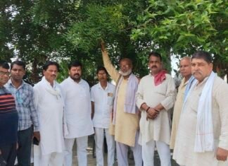 नारायणी का कहर, किसानों की चिंता; कांग्रेस प्रतिनिधिमंडल ने लिया बाढ़-कटान प्रभावित क्षेत्रों का जायजा, उच्चाधिकारियों से की तत्काल हस्तक्षेप की मांग