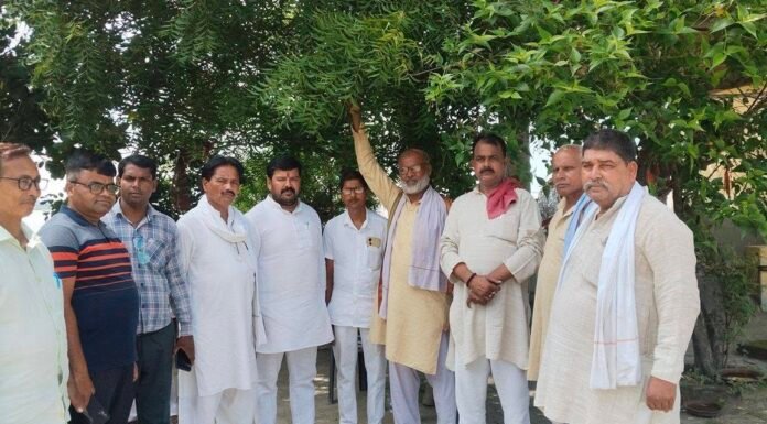 नारायणी का कहर, किसानों की चिंता; कांग्रेस प्रतिनिधिमंडल ने लिया बाढ़-कटान प्रभावित क्षेत्रों का जायजा, उच्चाधिकारियों से की तत्काल हस्तक्षेप की मांग