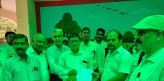 गोरखपुर में मासूम की हत्या पर कप्तानगंज अधिवक्ताओं में आक्रोश, सौंपा ज्ञापन, दोषी को फांसी, पीड़ित परिवार को एक करोड़ मुआवजा व सरकारी नौकरी की मांग