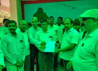 गोरखपुर में मासूम की हत्या पर कप्तानगंज अधिवक्ताओं में आक्रोश, सौंपा ज्ञापन, दोषी को फांसी, पीड़ित परिवार को एक करोड़ मुआवजा व सरकारी नौकरी की मांग