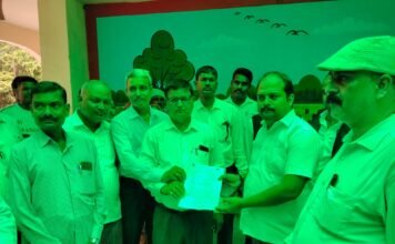 गोरखपुर में मासूम की हत्या पर कप्तानगंज अधिवक्ताओं में आक्रोश, सौंपा ज्ञापन, दोषी को फांसी, पीड़ित परिवार को एक करोड़ मुआवजा व सरकारी नौकरी की मांग