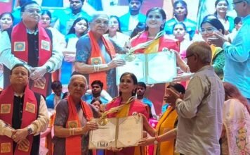 मेहनत, अनुशासन और प्रतिभा का स्वर्णिम संगम: सरस्वती देवी महाविद्यालय की छात्राओं ने रचा कीर्तिमान, दीक्षोत्सव में गूंजा स्वर्णिम शंखनाद