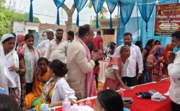 पनियहवा में पवन दूबे के निःशुल्क हेल्थ कैंप में 1207 लोगों ने स्वास्थ्य परीक्षण कराकर स्वास्थ्य लाभ लिया