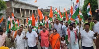 विधायक विवेकानंद पाण्डेय और दुर्गेश्वर वर्मा के नेतृत्व में निकली भव्य तिरंगा यात्रा, तिरंगे के रंग में रंगा खड्डा नगर, गूंजा ‘भारत माता की जय’ का जयघोष