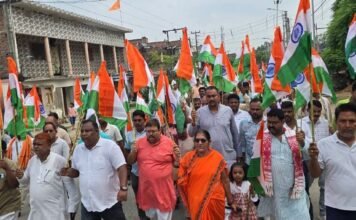 विधायक विवेकानंद पाण्डेय और दुर्गेश्वर वर्मा के नेतृत्व में निकली भव्य तिरंगा यात्रा, तिरंगे के रंग में रंगा खड्डा नगर, गूंजा ‘भारत माता की जय’ का जयघोष