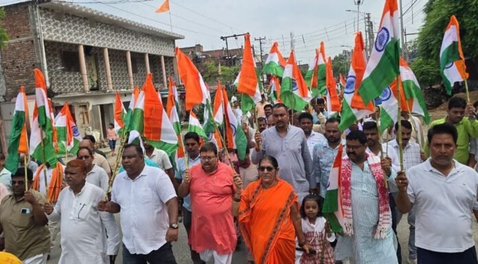 विधायक विवेकानंद पाण्डेय और दुर्गेश्वर वर्मा के नेतृत्व में निकली भव्य तिरंगा यात्रा, तिरंगे के रंग में रंगा खड्डा नगर, गूंजा ‘भारत माता की जय’ का जयघोष