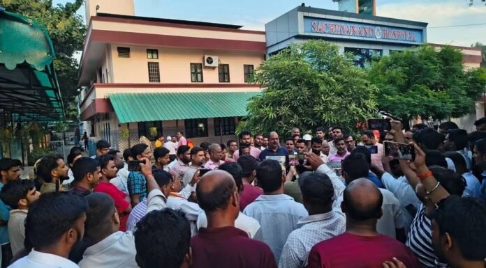 चार दिन इलाज, फिर मौत की खबर! सच्चिदानंद हॉस्पिटल पर नवजात के परिजनों ने लगाए गंभीर लापरवाही के आरोप
