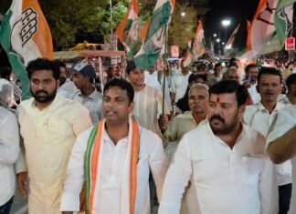 राहुल गांधी पर FIR के विरोध में सड़कों पर उतरी कांग्रेस, कुशीनगर में गूंजा निष्पक्ष कार्रवाई की मांग